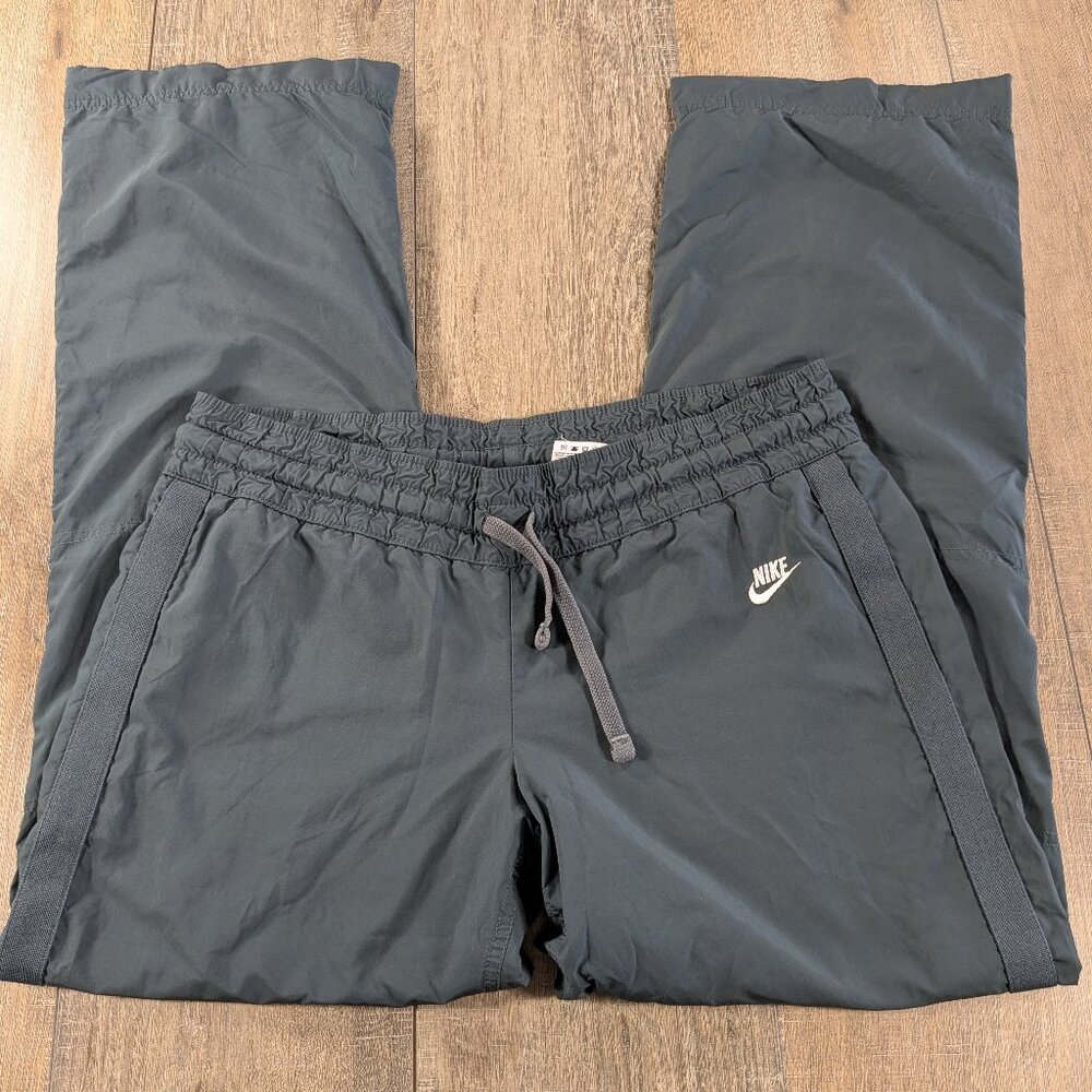 Nike Windbreaker Pants Womens Medium Gray Straight Leg Pull On Track Performance